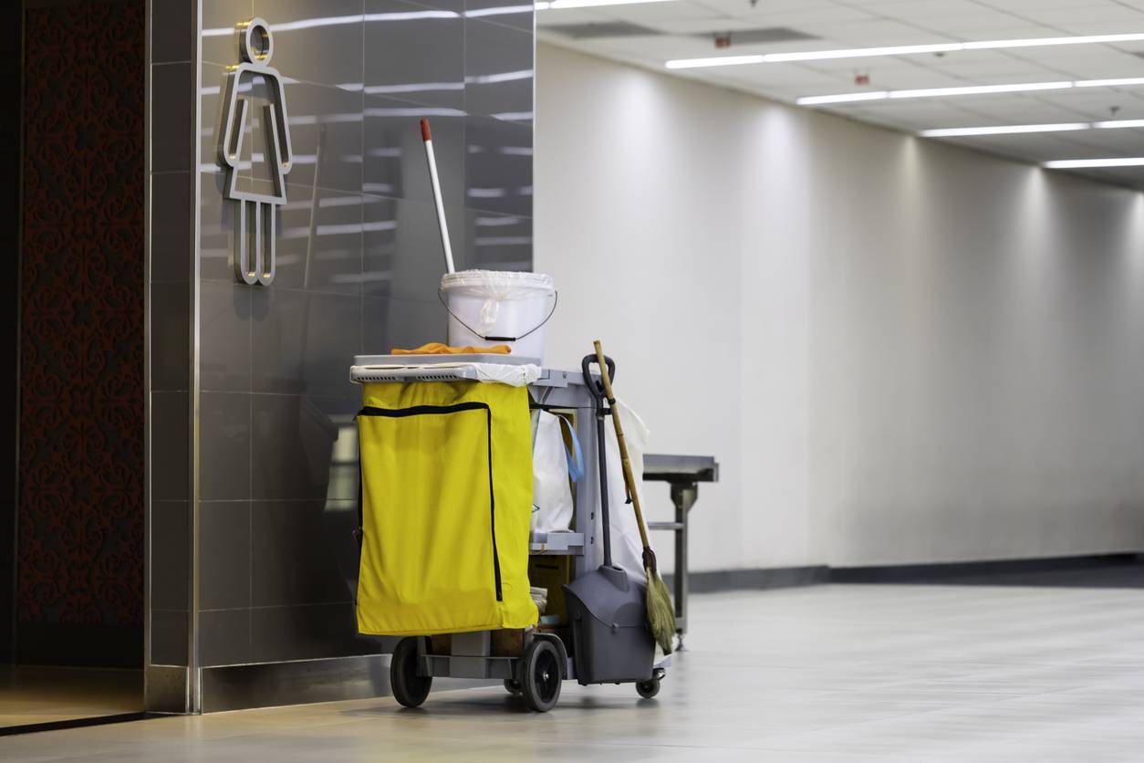 installer distributeur de papier toilette dans station-service