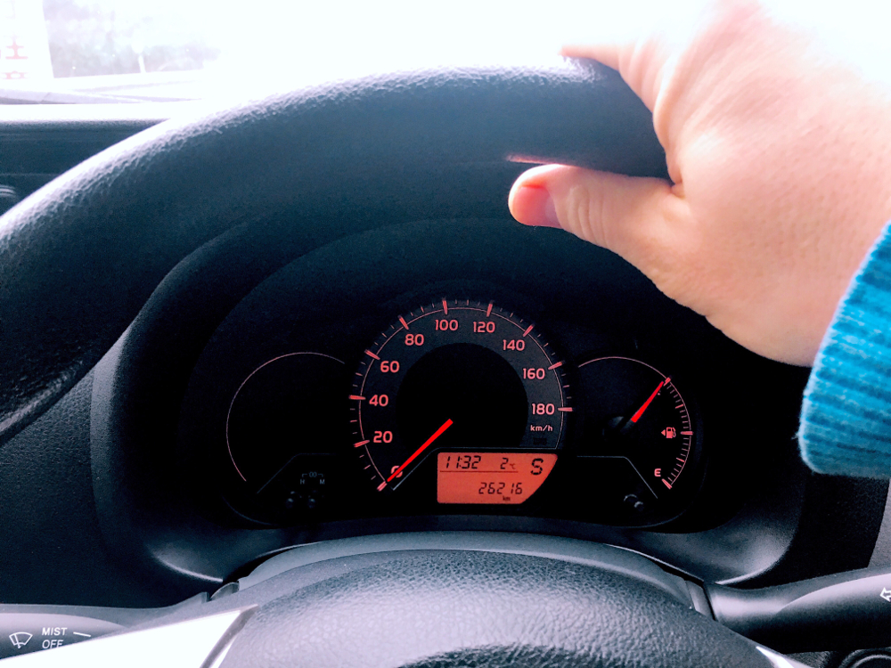 Le Tableau De Bord Dans La Voiture, Le Cadran De Vitesse Sur Le