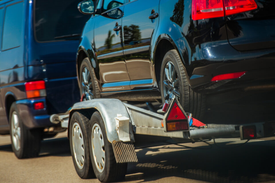 Comment remorquer une voiture avec une autre voiture